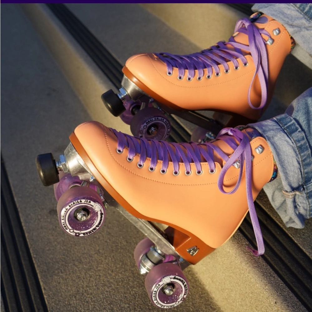 Beach Bunny Roller Skates - Peach Blanket size 7